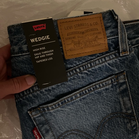 Levi’s Wedgie Jeans - Size 28 - Picture 3 of 7